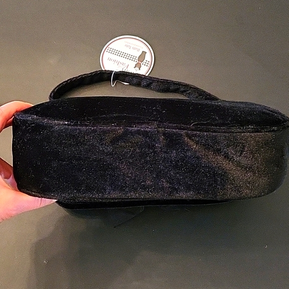 NEW Black Velvet Handbag, Grooming Accessories, 6 Pieces! - Picture 7 of 9